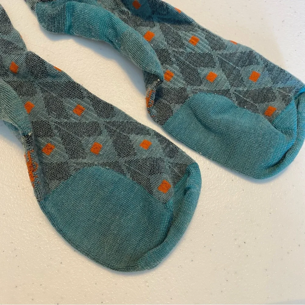 Bundle of 2 Smartwool women’s mid calf length socks small/medium thin hiking_5